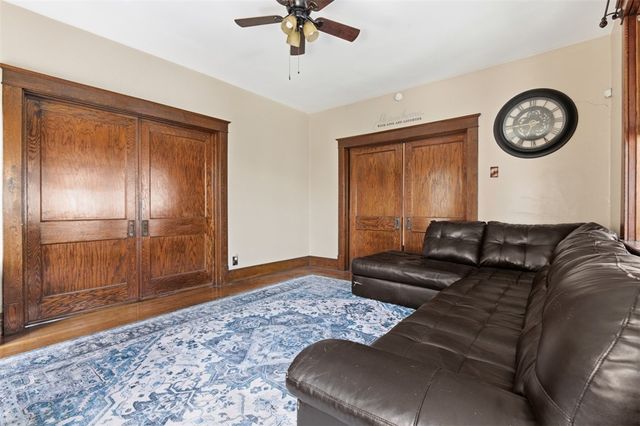 637 E 10th Ave, Tarentum, PA 15084