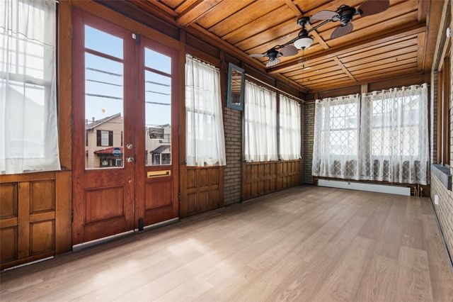 637 E 10th Ave, Tarentum, PA 15084