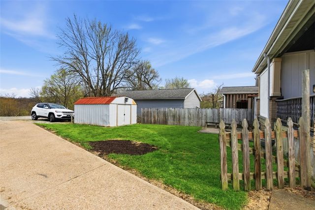 637 E 10th Ave, Tarentum, PA 15084