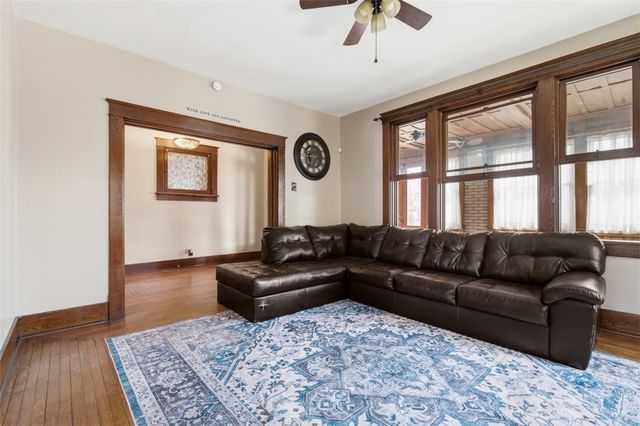 637 E 10th Ave, Tarentum, PA 15084