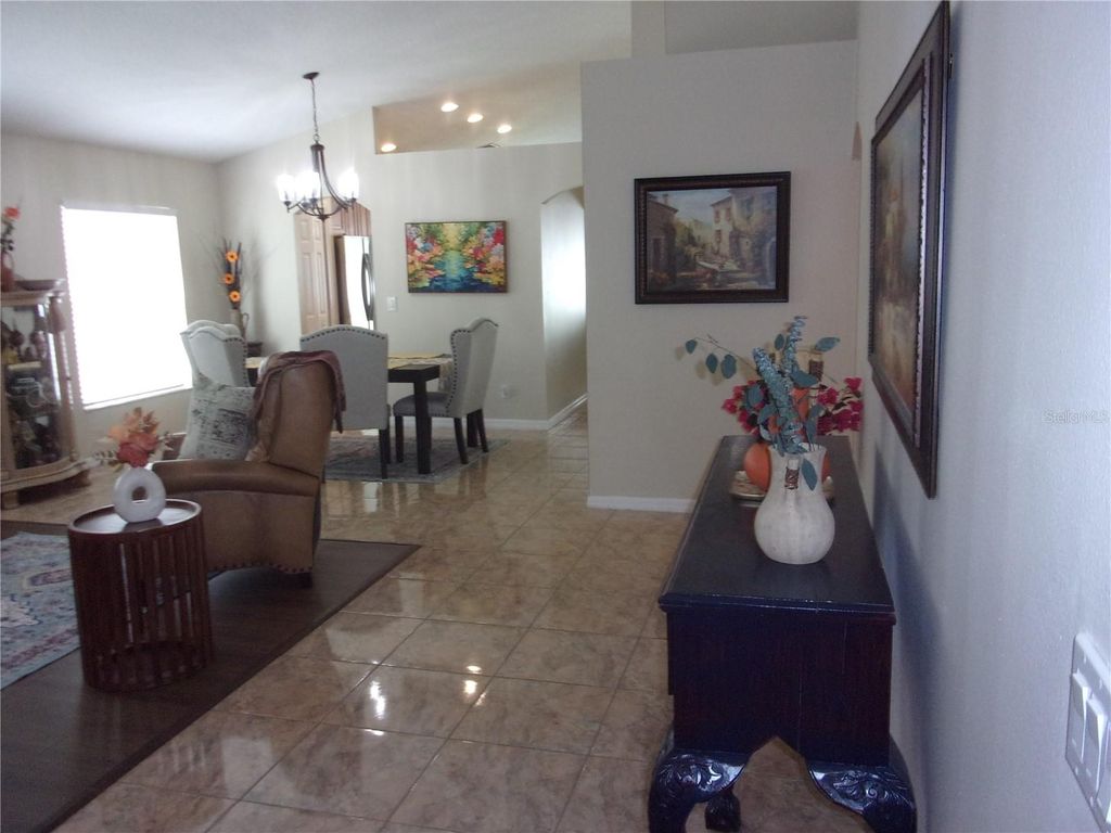 Image 5 of property listing at 1519 LALIQUE LANE, Orlando, FL 32828