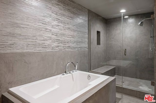 718 N Croft Avenue 102, Los Angeles, CA 90069