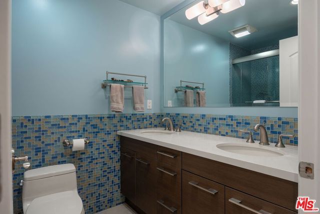 718 N Croft Avenue 102, Los Angeles, CA 90069