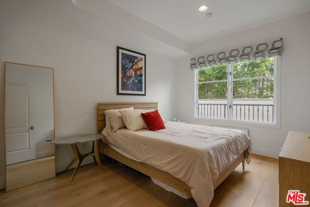 718 N Croft Avenue 102, Los Angeles, CA 90069