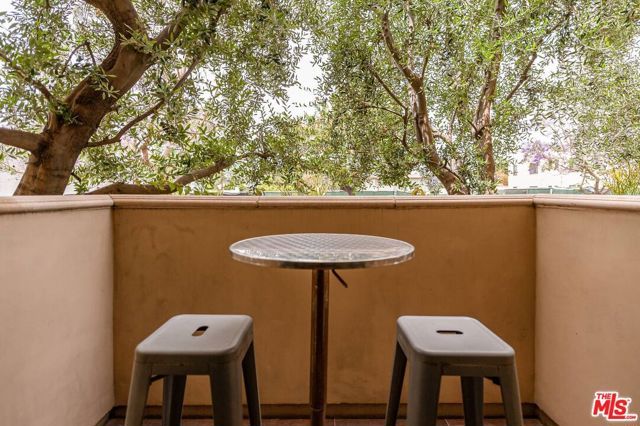 718 N Croft Avenue 102, Los Angeles, CA 90069