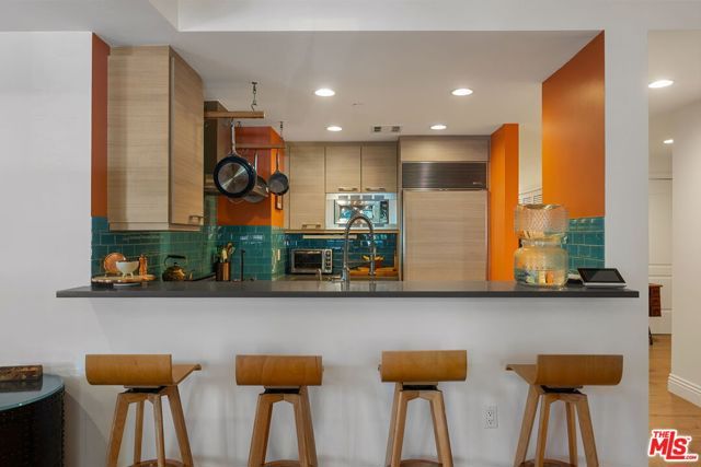718 N Croft Avenue 102, Los Angeles, CA 90069