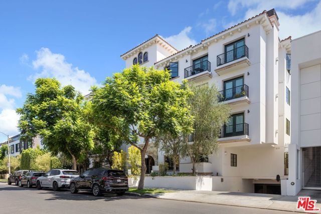 718 N Croft Avenue 102, Los Angeles, CA 90069