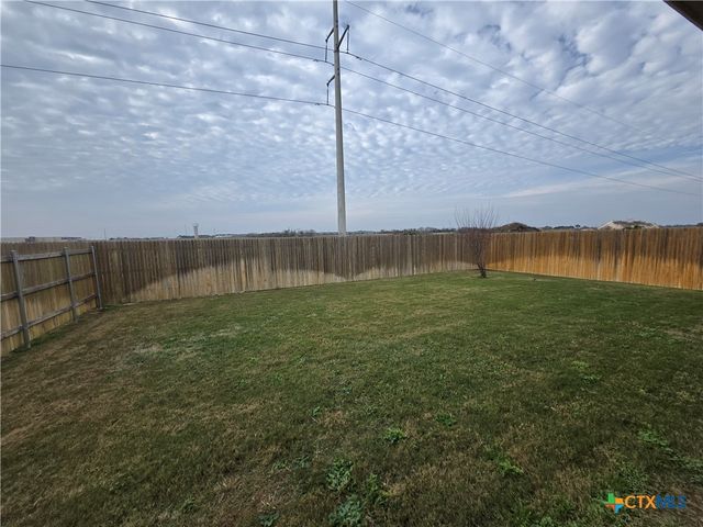 1420 Parkwood, Seguin, TX 78155