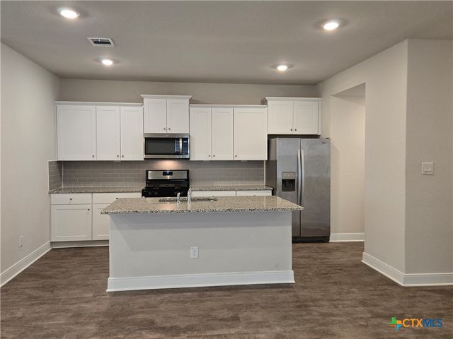 1420 Parkwood, Seguin, TX 78155