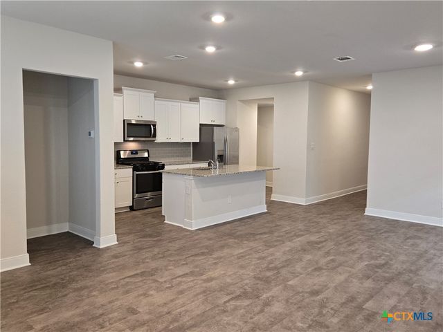 1420 Parkwood, Seguin, TX 78155