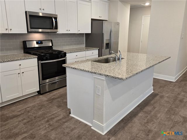 1420 Parkwood, Seguin, TX 78155