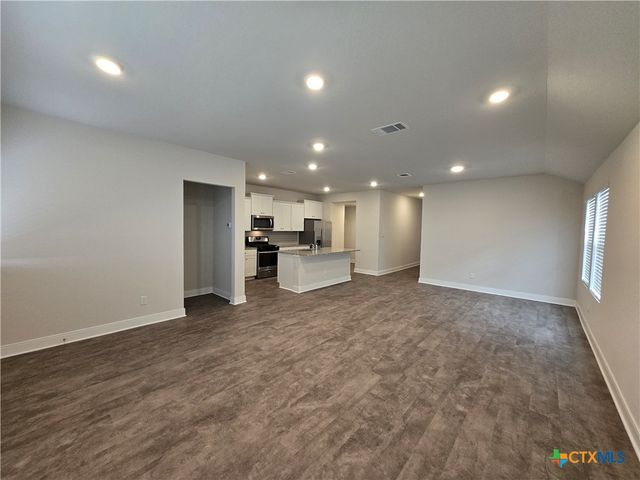 1420 Parkwood, Seguin, TX 78155