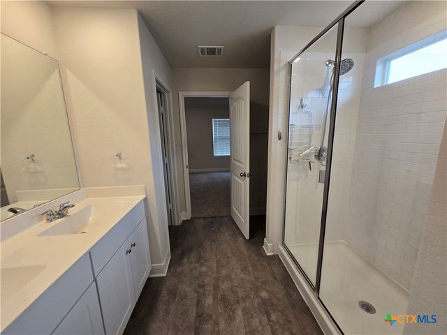 1420 Parkwood, Seguin, TX 78155