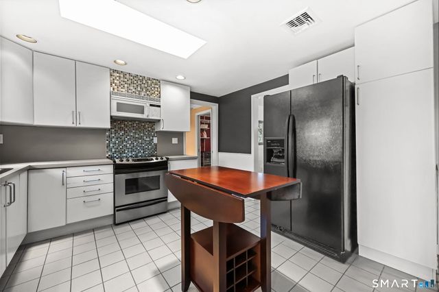 19 Lyncrest Drive, Norwalk, CT 06851