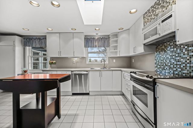 19 Lyncrest Drive, Norwalk, CT 06851