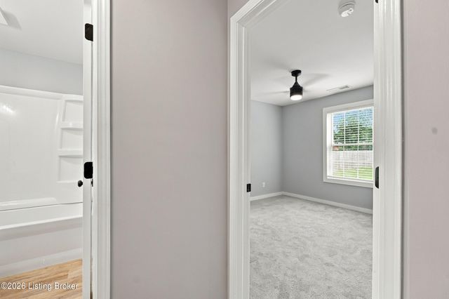 180 Azure Dr, Mt Washington, KY 40047