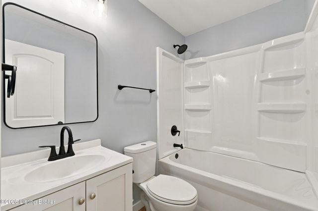 180 Azure Dr, Mt Washington, KY 40047
