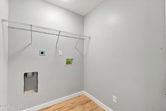 180 Azure Dr, Mt Washington, KY 40047