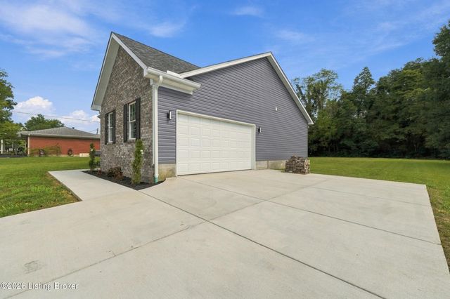 180 Azure Dr, Mt Washington, KY 40047