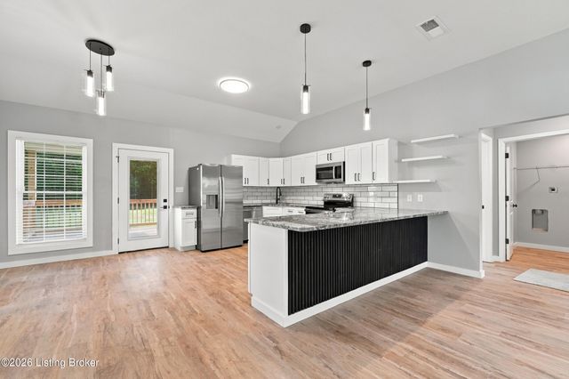 180 Azure Dr, Mt Washington, KY 40047
