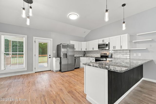 180 Azure Dr, Mt Washington, KY 40047