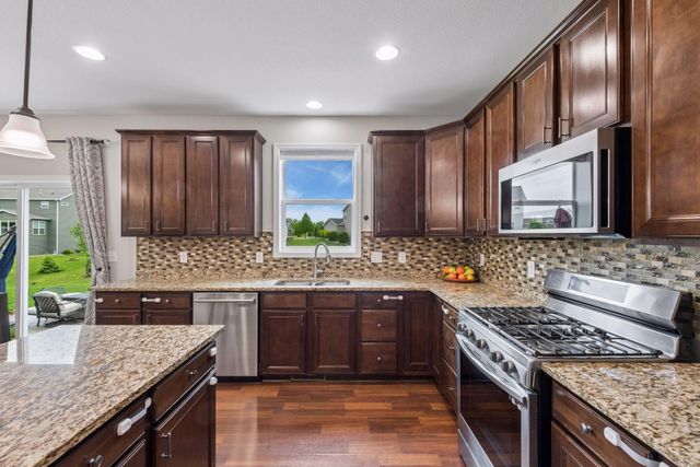 1098 Prairie View Lane, Waconia, MN 55387
