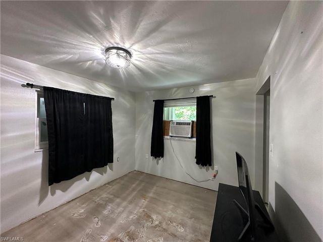16940 Tarpon WAY, North Fort Myers, FL 33917