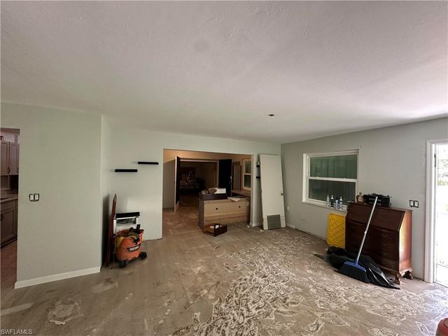 16940 Tarpon WAY, North Fort Myers, FL 33917