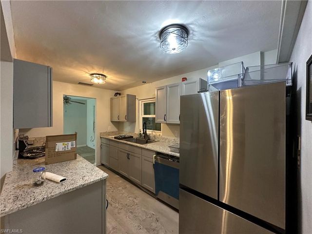 16940 Tarpon WAY, North Fort Myers, FL 33917