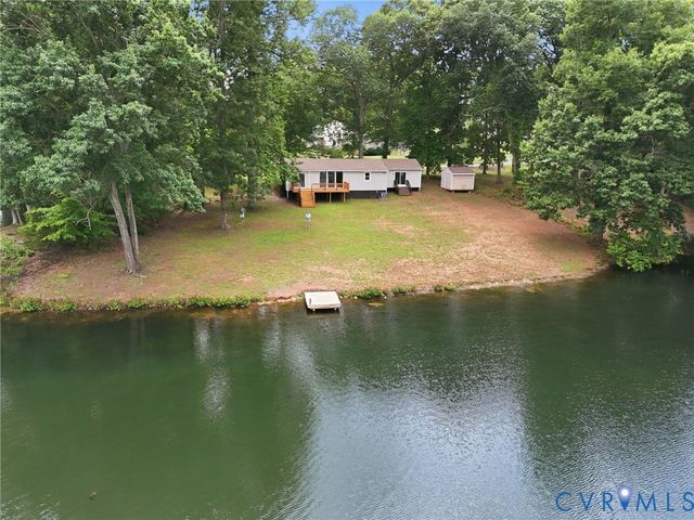 2224 Overlook Rd, Powhatan, VA 23139