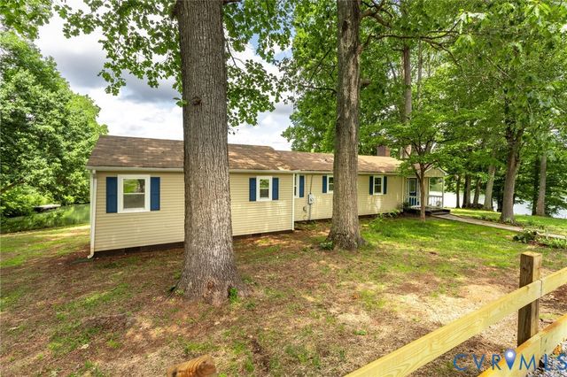 2224 Overlook Rd, Powhatan, VA 23139