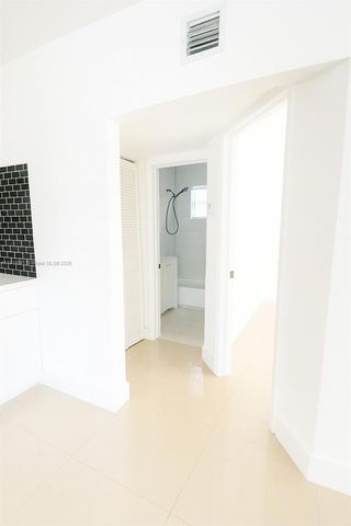 724 NW 3rd Ct 2, Hallandale Beach, FL 33009