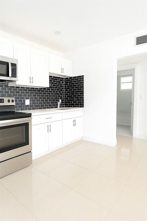 724 NW 3rd Ct 2, Hallandale Beach, FL 33009