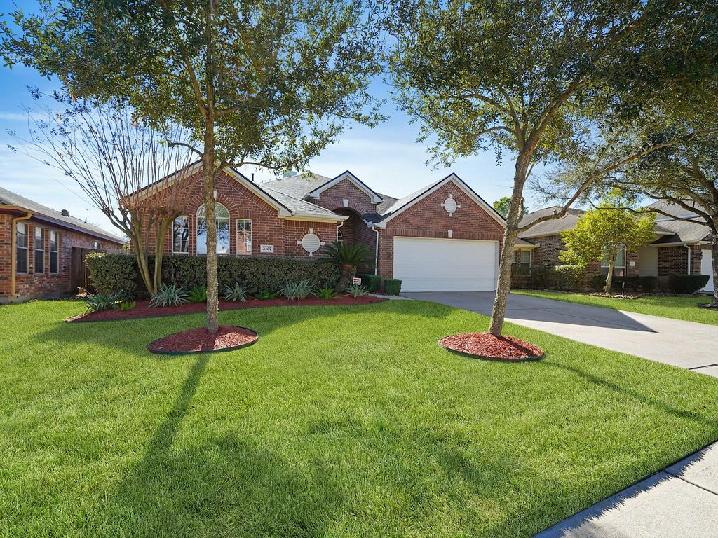 2307 Megellan Point Lane, Pearland, TX 77584