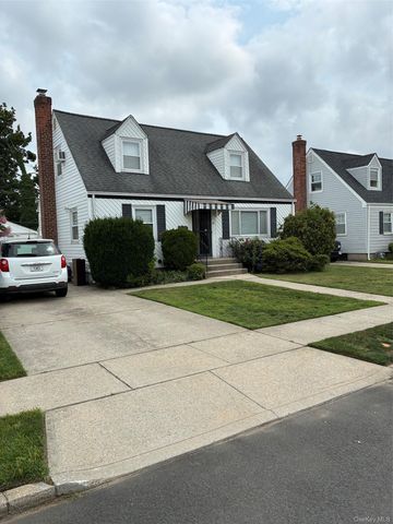 25 S Elm Street, Hicksville, NY 11801