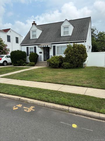 25 S Elm Street, Hicksville, NY 11801