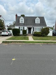 25 S Elm Street, Hicksville, NY 11801