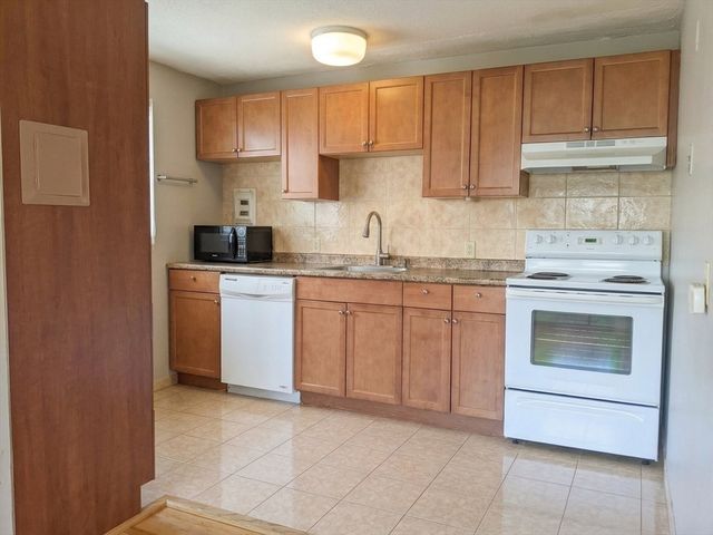 245 Kelton St 22, Boston, MA 02134