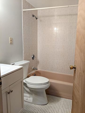 245 Kelton St 22, Boston, MA 02134