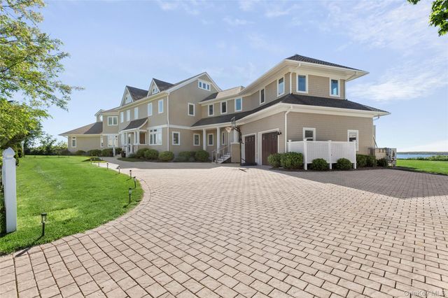 49 Dunlookin Lane, South Jamesport, NY 11970