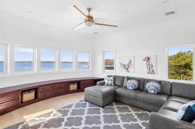 49 Dunlookin Lane, South Jamesport, NY 11970