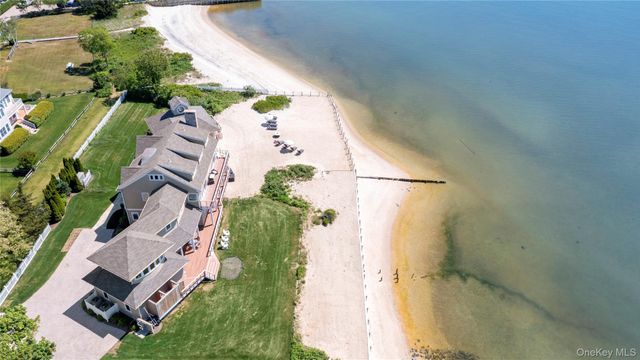 49 Dunlookin Lane, South Jamesport, NY 11970