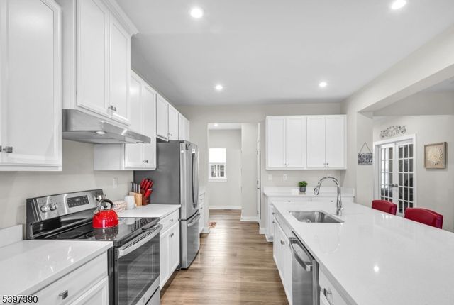 16 Esposito Ln, Roxbury Twp., NJ 07850