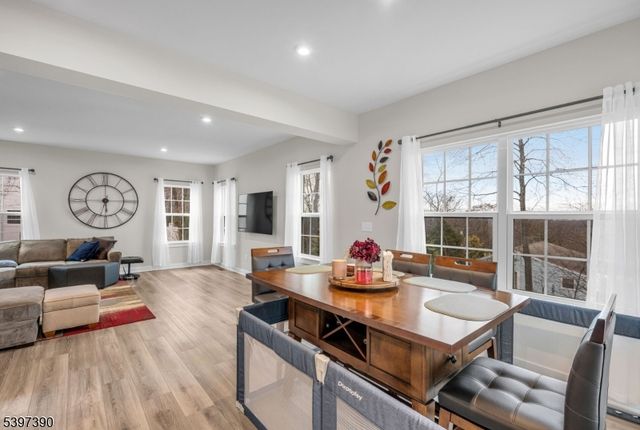 16 Esposito Ln, Roxbury Twp., NJ 07850