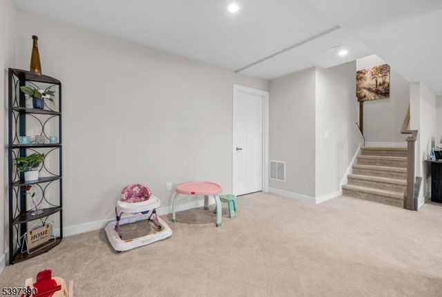 16 Esposito Ln, Roxbury Twp., NJ 07850