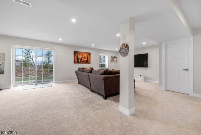 16 Esposito Ln, Roxbury Twp., NJ 07850