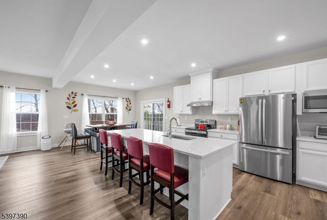 16 Esposito Ln, Roxbury Twp., NJ 07850