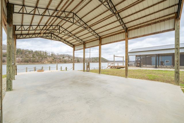 170 S River Front Dr, Clifton, TN 38425
