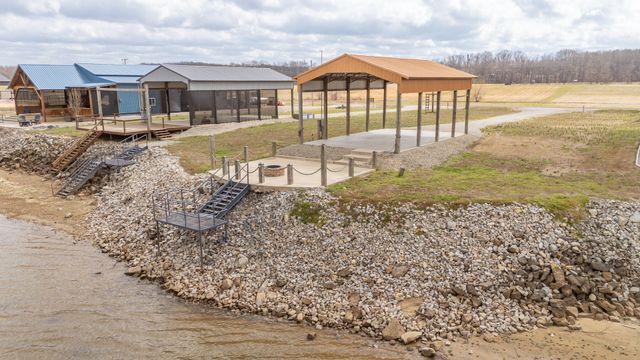 170 S River Front Dr, Clifton, TN 38425