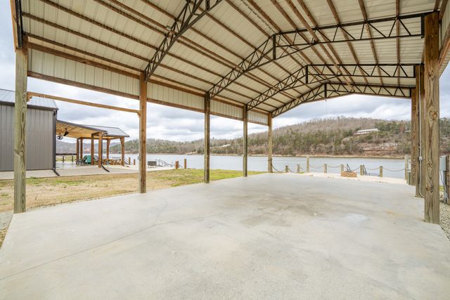 170 S River Front Dr, Clifton, TN 38425
